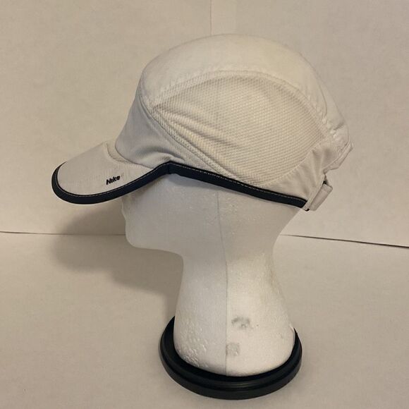 Nike Dri Fit White 5 Panel Featherlight the runners company running Hat - Picture 2 of 4